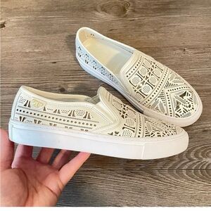 Tory Burch Roselle Laser cut White Sneakers Sleek Comfortable Stylish Preppy 6
